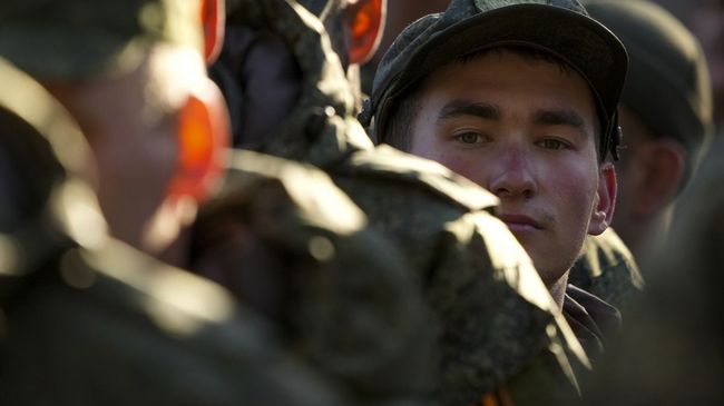 росія мобілізує мігрантів на війну проти України