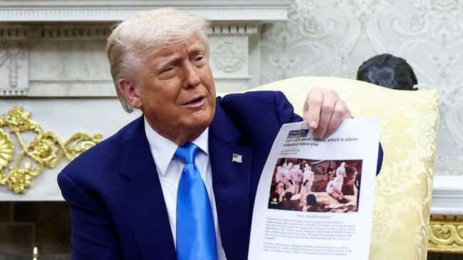 Трамп показав «доказ» масових убивств білих фермерів у ПАР президенту країни. Це виявився знімок з ДР Конго Трамп показав «доказ» масових убивств білих фермерів у ПАР президенту країни. Це виявився знімок з ДР Конго