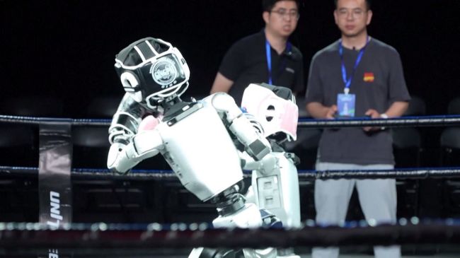 Перший у світі турнір з боксу між людиноподібними роботами відбувся у китайському Ханчжоу.