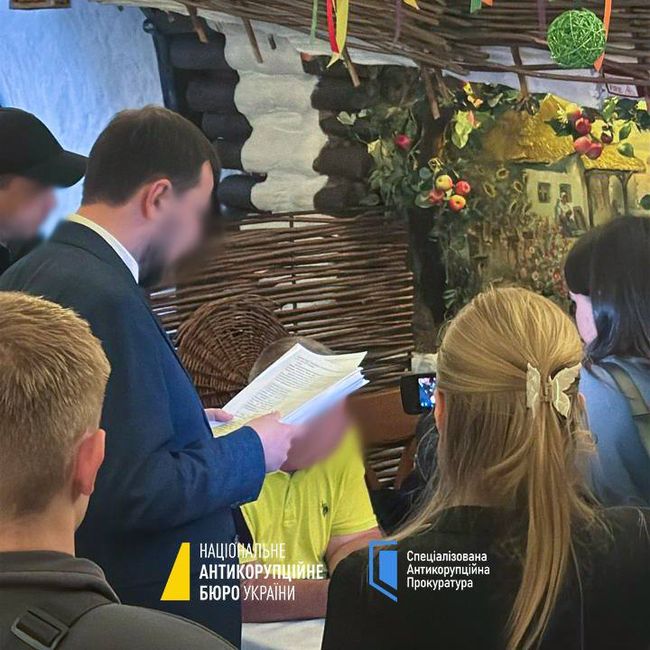 Схема незаконного виїзду чоловіків призивного віку за кордон: САП та НАБУ викрили депутата облради