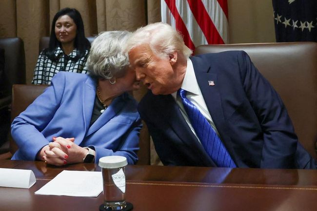 Невідомий імітував радницю Трампа і тижнями спілкувався з політиками Невідомий імітував радницю Трампа і тижнями спілкувався з політиками