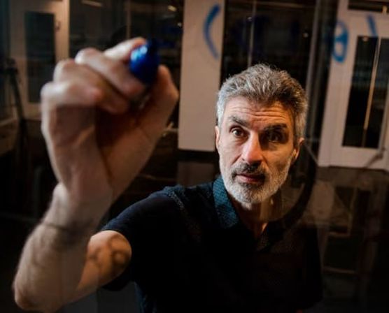 Один із «батьків» штучного інтелекту Йошуа Бенджо розкритикував багатомільярдну гонку за розробку передових технологій