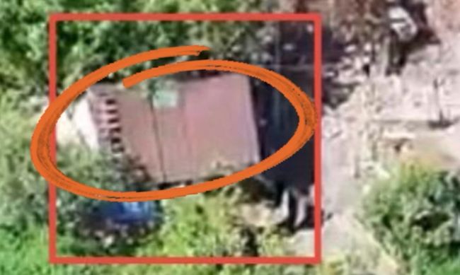 «Баба Яга» завдає нищівного удару: знищено транспортні засоби, антену зв’язку та укриття ворога (ВІДЕО)