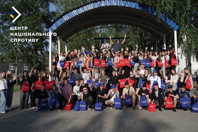 Окупанти вивезли сотню випускників з ТОТ у так звані “університетські зміни”