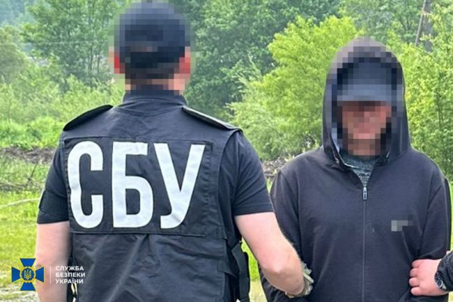 СБУ, ДБР та Нацполіція затримали ще 6-х ділків, які намагалися продавати трофейну зброю в Україні