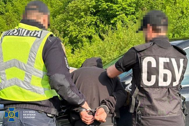 СБУ, ДБР та Нацполіція затримали ще 6-х ділків, які намагалися продавати трофейну зброю в Україні