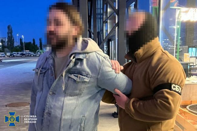 СБУ, ДБР та Нацполіція затримали ще 6-х ділків, які намагалися продавати трофейну зброю в Україні