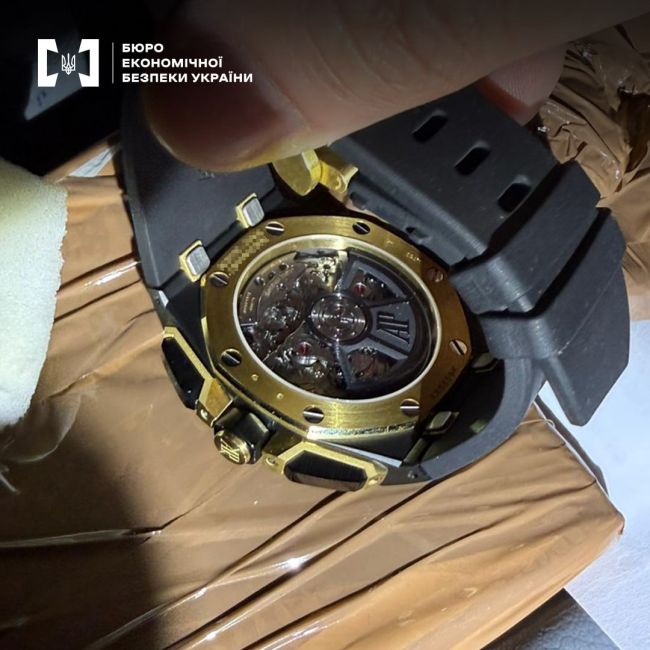 Бранзулетка! БЕБ викрили схему контрабанди предметів розкоші