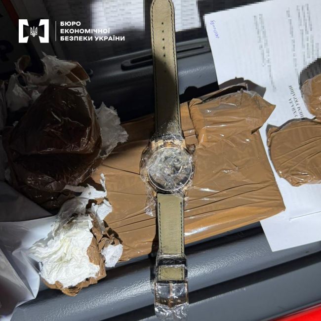 Бранзулетка! БЕБ викрили схему контрабанди предметів розкоші