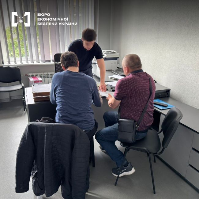 Бранзулетка! БЕБ викрили схему контрабанди предметів розкоші