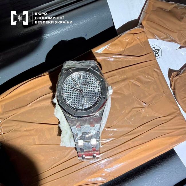 Бранзулетка! БЕБ викрили схему контрабанди предметів розкоші