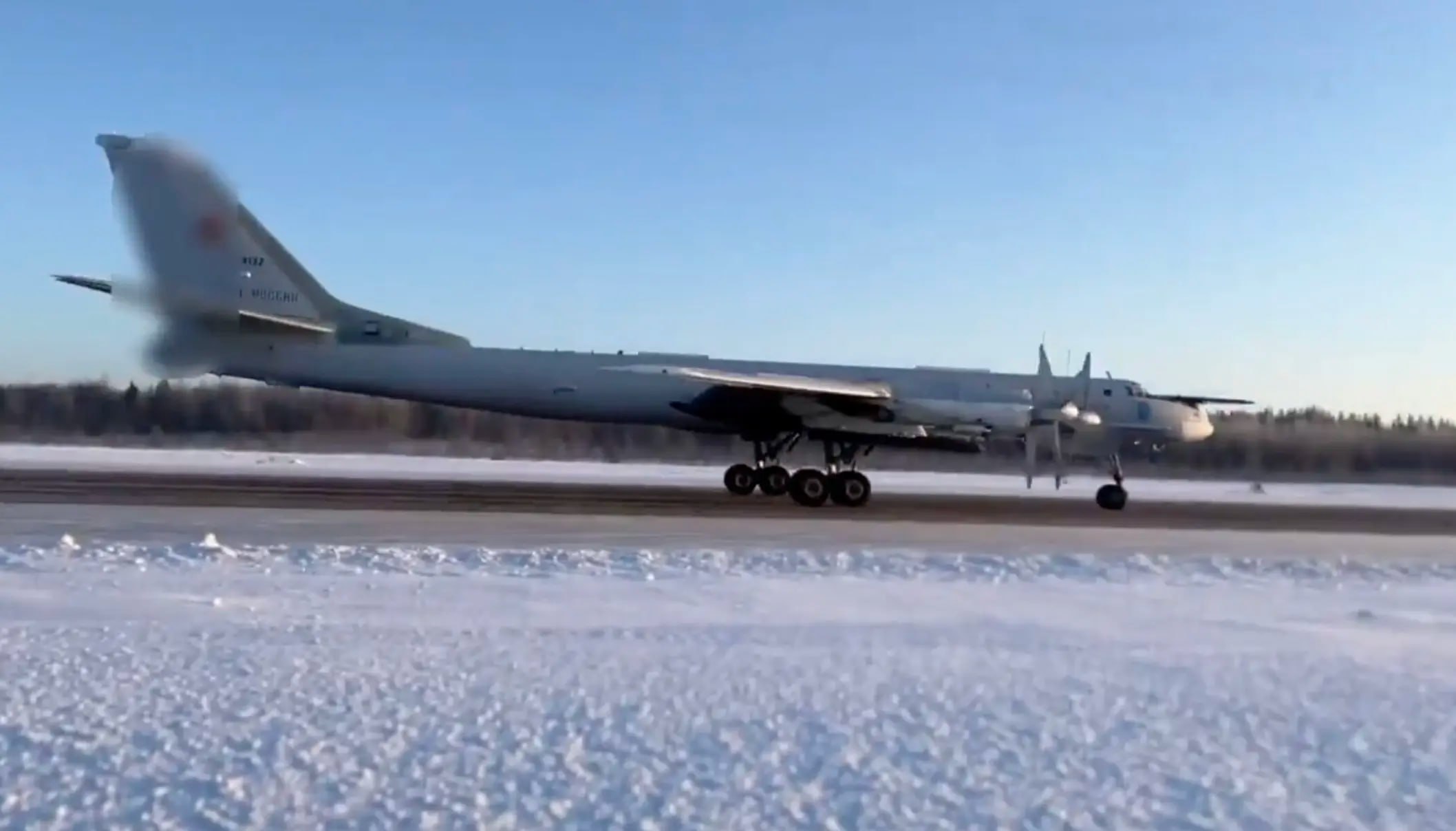 Сгоревший бомбардировщик в феврале летал с ракетами у северной Норвегии Сгоревший бомбардировщик в феврале летал с ракетами у северной Норвегии