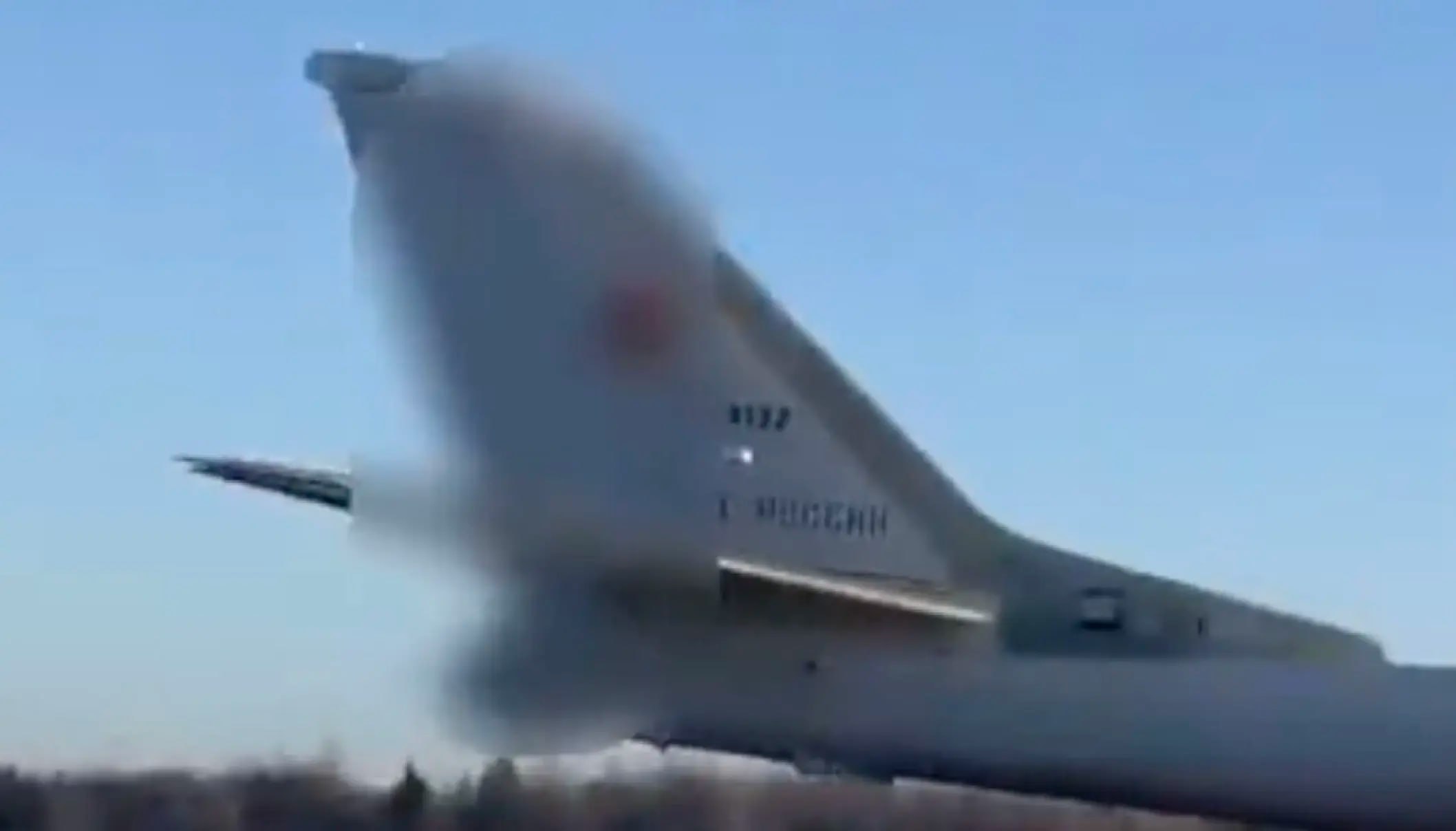 Сгоревший бомбардировщик в феврале летал с ракетами у северной Норвегии Сгоревший бомбардировщик в феврале летал с ракетами у северной Норвегии