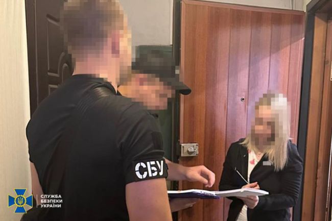 СБУ та Нацполіція викрили у Запоріжжі весь ректорат одного з університетів, який продав майже 3 тисячі фейкових посвідчень аспірантів СБУ та Нацполіція викрили у Запоріжжі весь ректорат одного з університетів, який продав майже 3 тисячі фейкових посвідчень аспірантів
