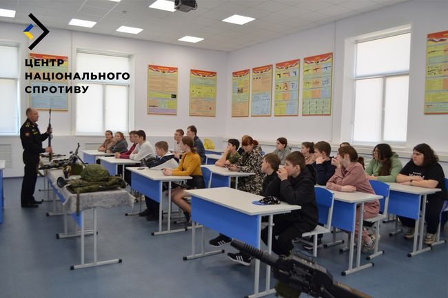 Окупанти вербують випускників до армії рф