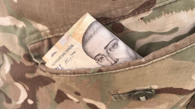 Молодик прикинувся дівчиною та обдурив бійця ЗСУ — рішення суду Молодик прикинувся дівчиною та обдурив бійця ЗСУ — рішення суду