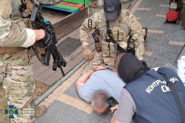 СБУ викрила колишнє керівництво держпідприємства «Документ» на розкраданні коштів під час повномасштабної війни СБУ викрила колишнє керівництво держпідприємства «Документ» на розкраданні коштів під час повномасштабної війни