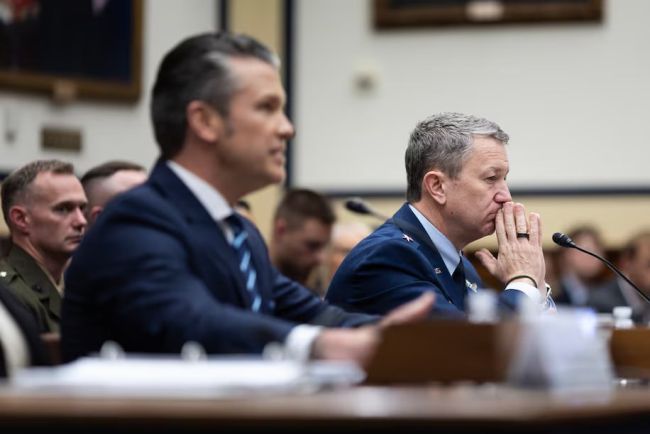 Вирішуючи іранську кризу, Трамп покладається на досвід, а не на зірковість