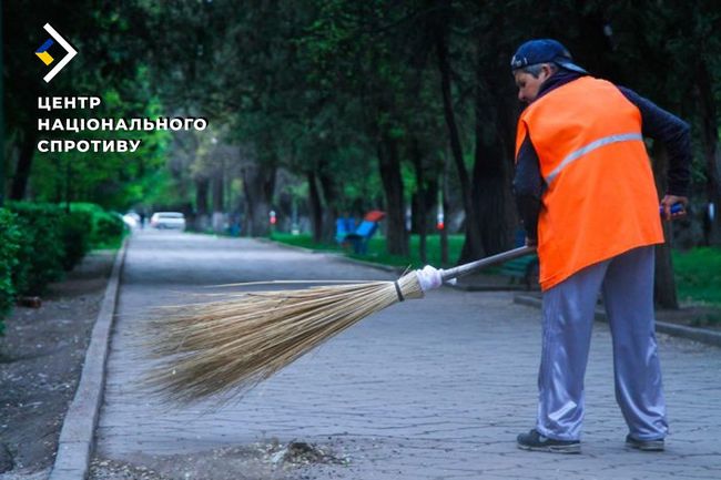 У Криму немає двірників. Бо їх відправляють в армію рф