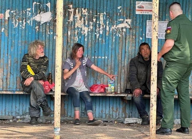 На россии полным ходом идёт процесс вербовки на войну элиты - бездомной алкашни