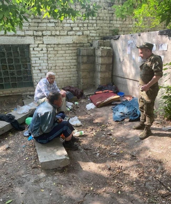 На россии полным ходом идёт процесс вербовки на войну элиты - бездомной алкашни