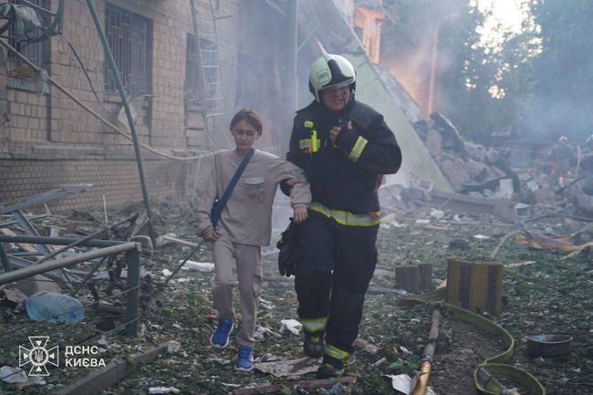 Брехня: «Під час атаки по Києву БПЛА-камікадзе просто падали в житловій зоні». Брехня: «Під час атаки по Києву БПЛА-камікадзе просто падали в житловій зоні».