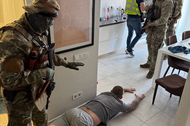 Беруть тільки криптою: прикордонники викрили оборудку з ухилянтами на 450 тисяч доларів