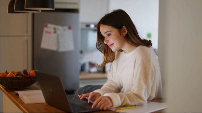 В Україні стартує вступна кампанія до профтехів: як подати заяву і що для цього потрібно