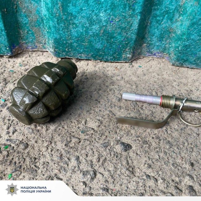 У Харкові затримали чоловіка, який грозився підірвати ручну гранату в торгівельному комплексі, повідомили у поліції області