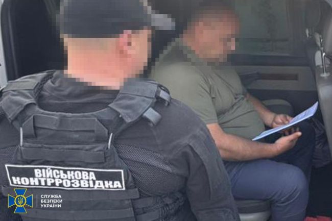 СБУ та Нацполіція затримали командування батальйону на Одещині, яке під час повномасштабної війни розікрало майже 100 млн грн