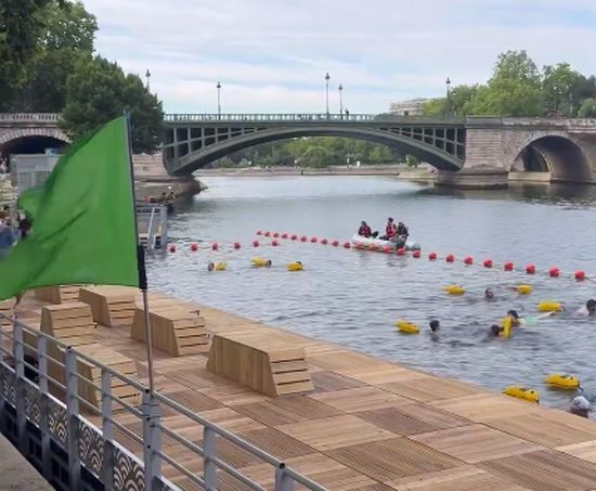 У Франції вперше за 100 років річку Сена відкрили для купання