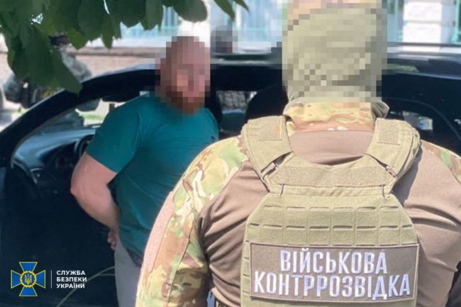 СБУ і Нацполіція викрили у Запоріжжі подружжя, яке вимагало «відкати» за гарантовані державою виплати на загиблих воїнів ЗСУ СБУ і Нацполіція викрили у Запоріжжі подружжя, яке вимагало «відкати» за гарантовані державою виплати на загиблих воїнів ЗСУ