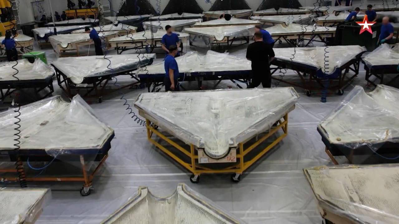 росіяни показали виробництво Шахедів/«Герань-2» на заводі в «Алабузі»