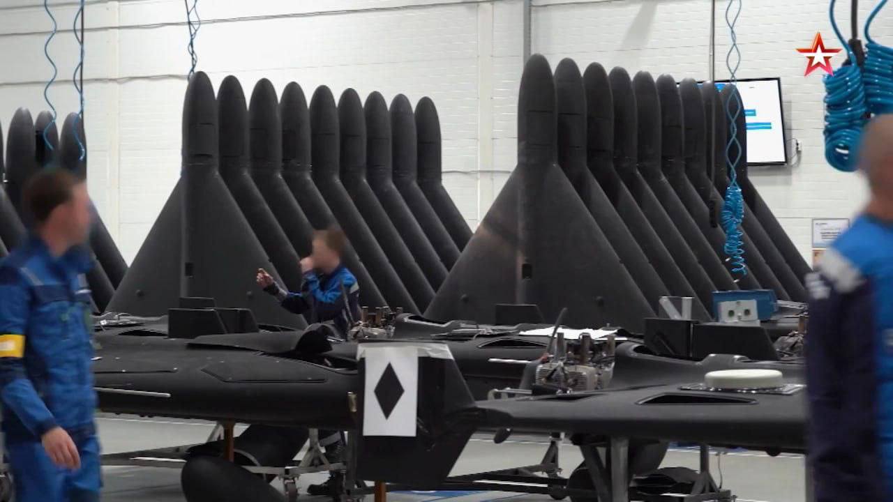 росіяни показали виробництво Шахедів/«Герань-2» на заводі в «Алабузі»