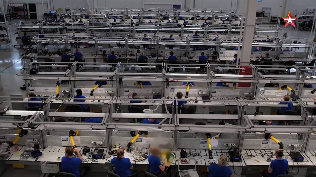 росіяни показали виробництво Шахедів/«Герань-2» на заводі в «Алабузі»