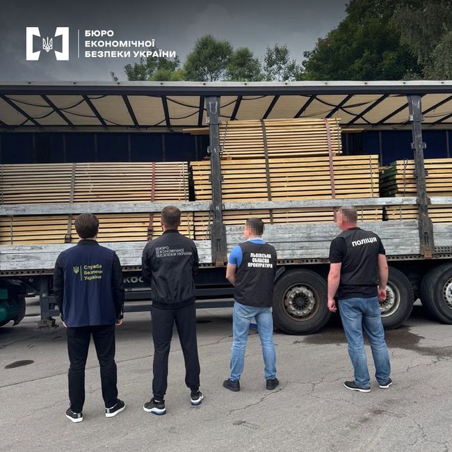 БЕБ у Львівській області перекрило канал контрабанди лісоматеріалів за кордон