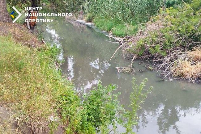 Без води, але з нечистотами: окупанти отруюють останні річки на ТОТ