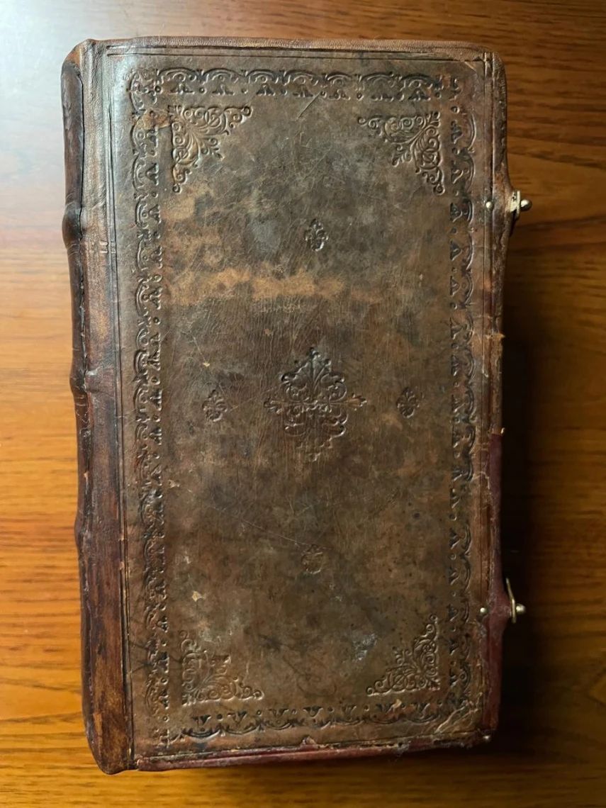 В Україну повернули історичний стародрук з підписом митрополита Шептицького