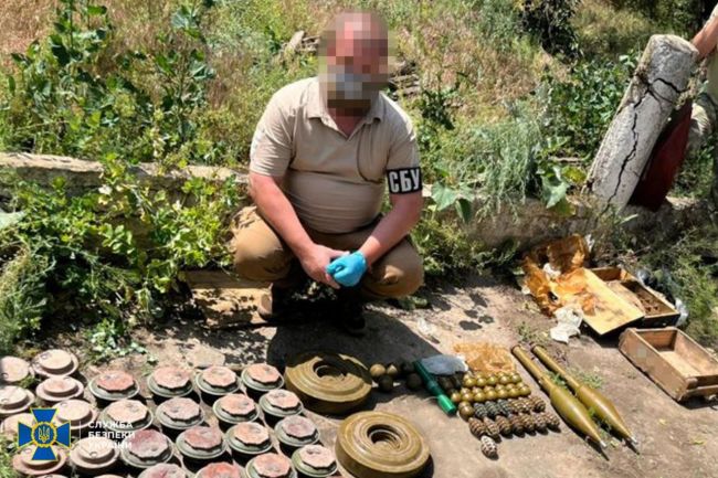 СБУ та Нацполіція затримали ще 15 ділків, які намагалися налагодити нелегальний продаж «трофейної» зброї в Україні СБУ та Нацполіція затримали ще 15 ділків, які намагалися налагодити нелегальний продаж «трофейної» зброї в Україні