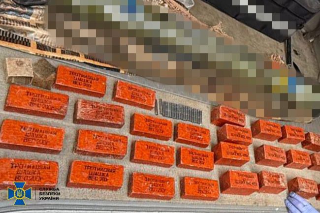 СБУ та Нацполіція затримали ще 15 ділків, які намагалися налагодити нелегальний продаж «трофейної» зброї в Україні СБУ та Нацполіція затримали ще 15 ділків, які намагалися налагодити нелегальний продаж «трофейної» зброї в Україні