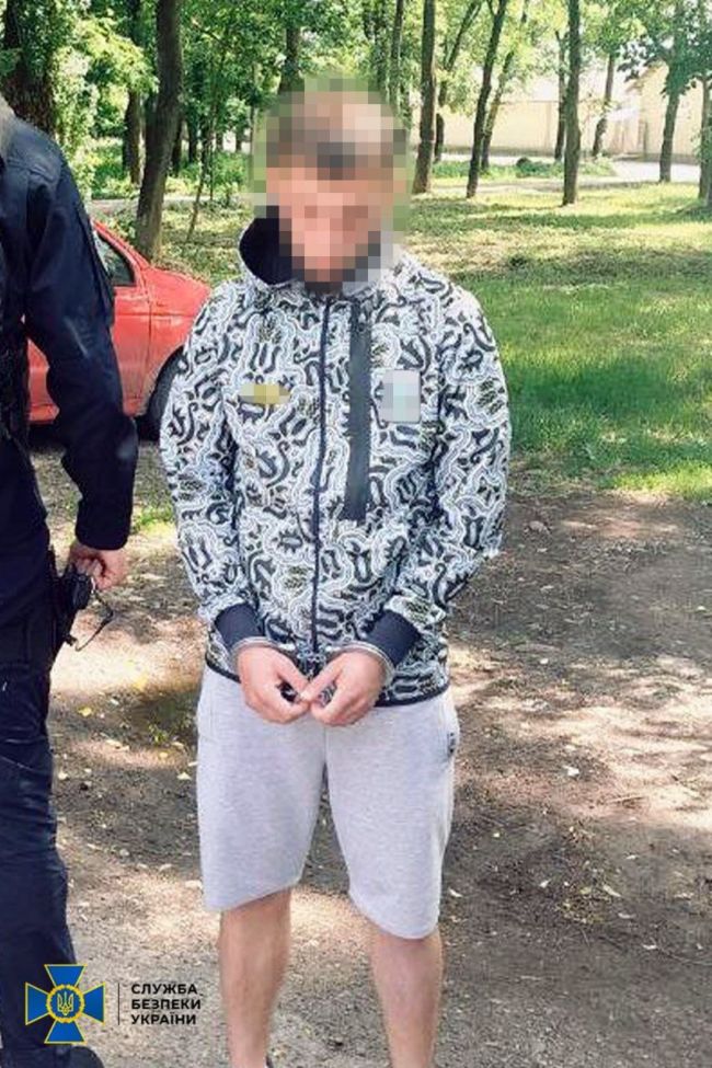 СБУ та Нацполіція затримали ще 15 ділків, які намагалися налагодити нелегальний продаж «трофейної» зброї в Україні СБУ та Нацполіція затримали ще 15 ділків, які намагалися налагодити нелегальний продаж «трофейної» зброї в Україні