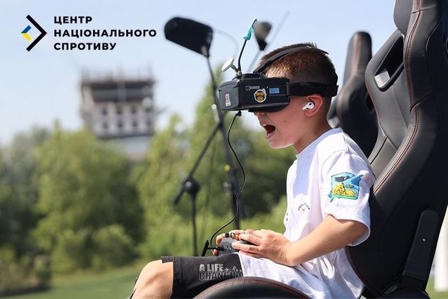 росіяни зменшили вік школярів для участі в “гонці дронів”