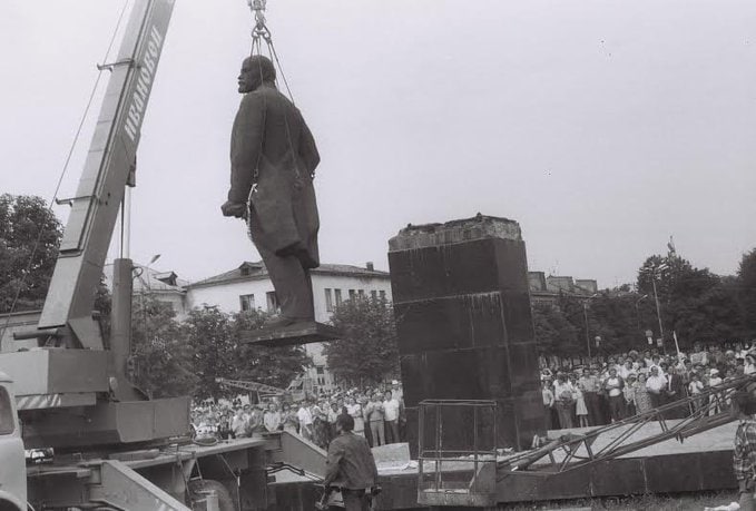 1 серпня 1990 року у Червонограді був запущений перший «Ленінопад»