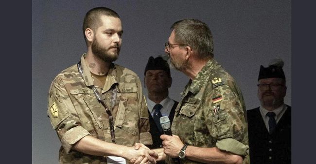 Медика Азову визнали найкращим військовим медиком Європи за порятунок життя побратима в екстремальних умовах