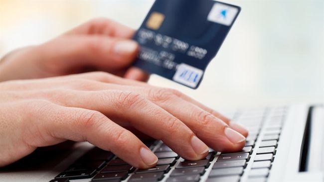 Правоохоронці викрили менеджерку банку, яка ошукала клієнтів на мільйон гривень