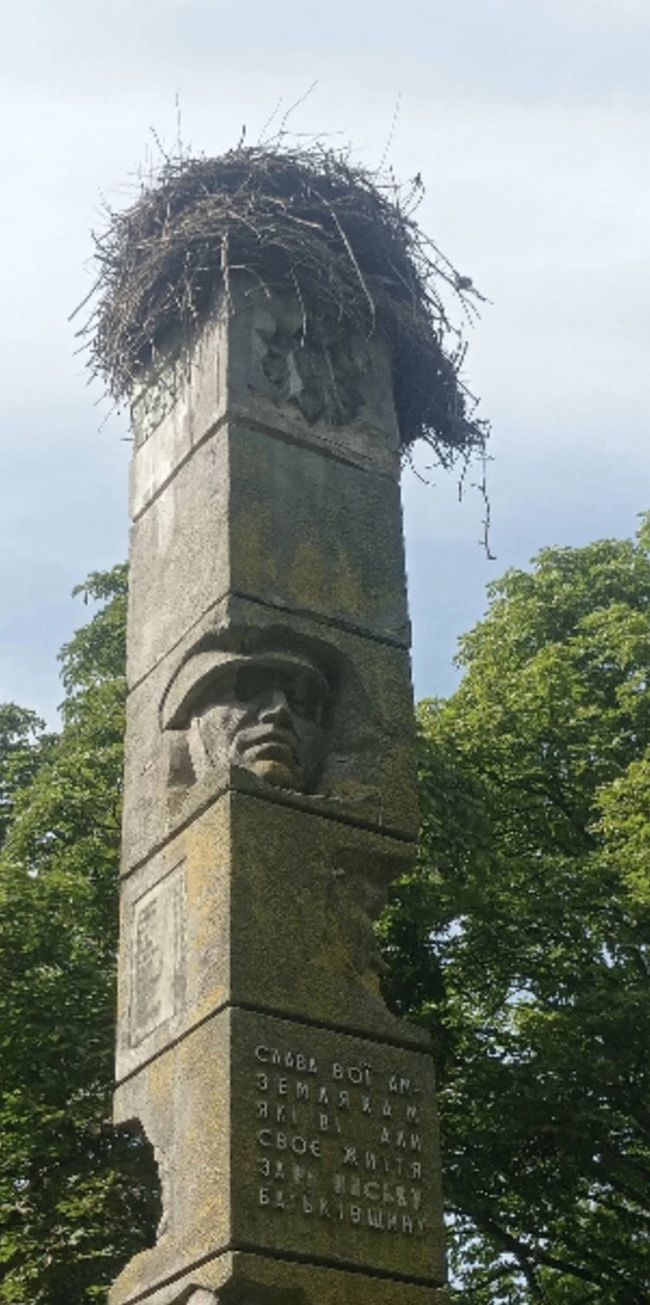 У селі на Хмельниччині демонтували останній памятник Леніну в Україні