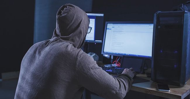 Хакери атакували одного з ключових операторів електричок у москві й паралізували сполучення із Санкт-Петербургом