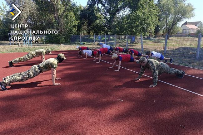 На ТОТ України кремль готує українських дітей до війни