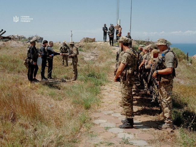 Кирило Буданов проінспектував позиції на Зміїному та газовидобувних платформах у Чорному морі