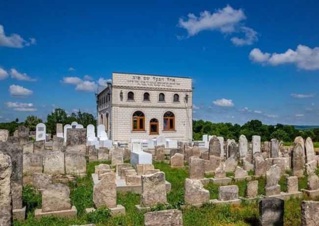 На Хмельниччині частину Єврейського некрополя повернули у власність громади